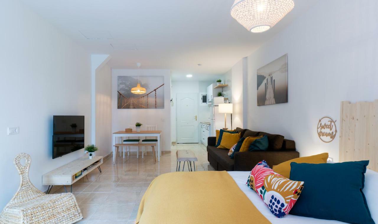 Minerva Suites By Kaarina Benalmadena Luaran gambar